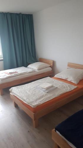 www.agt-messezimmer.de
