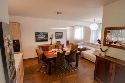 www.apartments-vrenjak.com