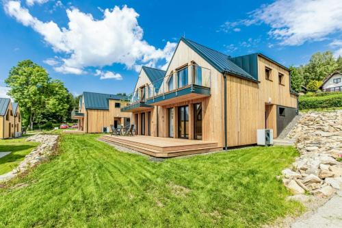 www.apartmanykarlovydvory.cz
