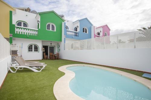 www.galerabeachartvillas.com