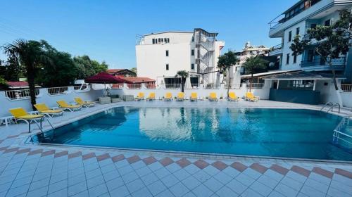 www.akarpalaceresort.com
