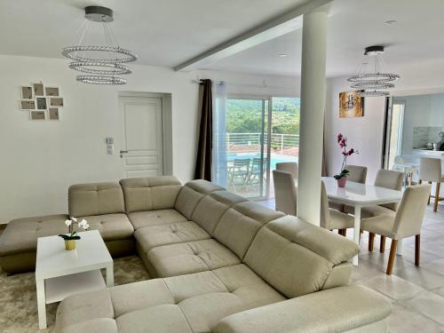 www.villa-reine-hortense.com