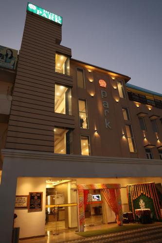 www.bharatpurgardenresort.com.np