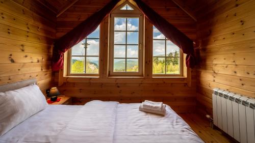 www.grandpines.com