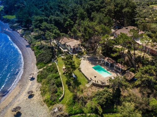 www.azzurobeachhouse.com