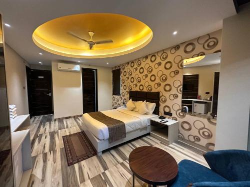 www.hotelhardikpalacio.com