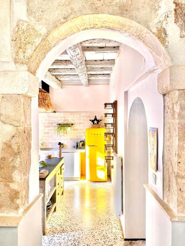 www.hotelarlesplaza.com