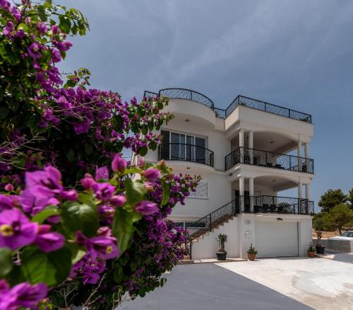 www.adriabeachhouse.com