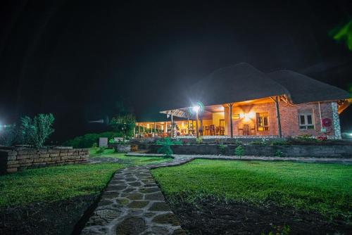 www.warujojosafarilodge.com