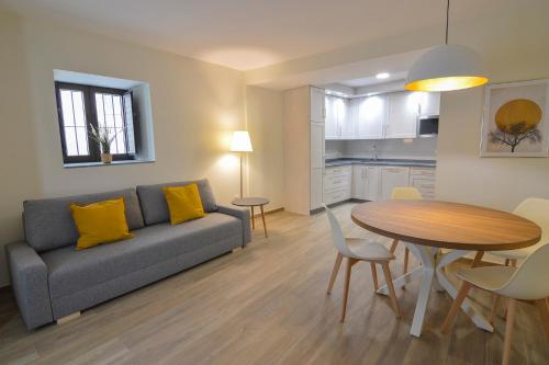 www.apartamentoshornillo.com