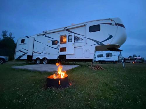 www.campingworld.com