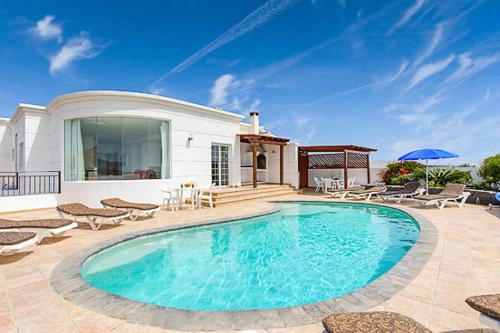 www.villaclara-lovran.com