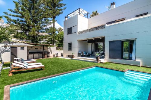 www.pilloholidayvillas.com