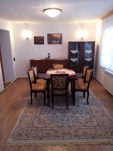 www.vistaalamhomestays.com