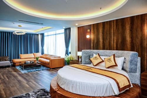 www.theking-hotel.com