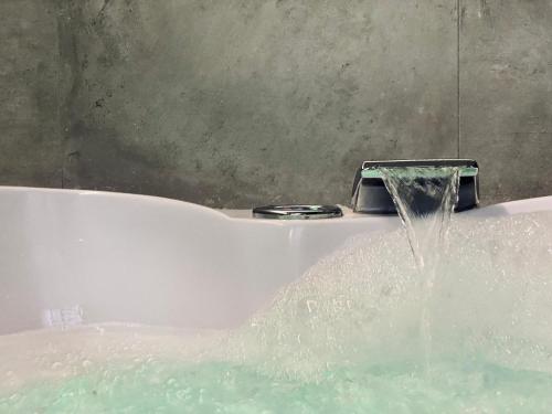 www.loveroomspa.com