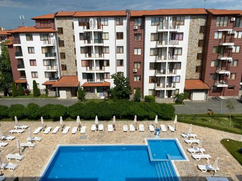 www.apollonapartments.com