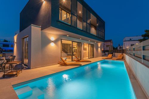 www.villadessens.com