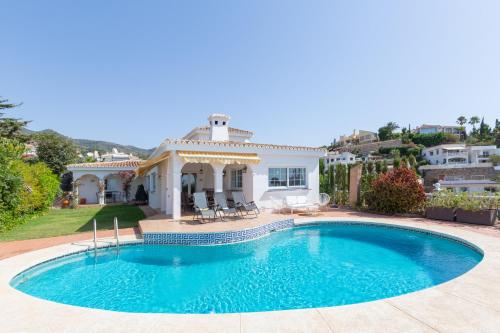 www.realtorsluxuryvillarentals.com