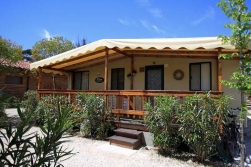 www.campingparadisoviareggio.it