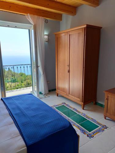 www.amalficoast-hostandservices.com