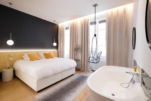 www.hotelhrubaskala.cz