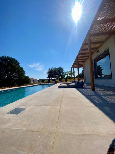www.izlahomes.gr