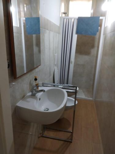 www.hotelalexandra-capmartin.com