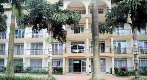 www.gardencourtshotel.ug