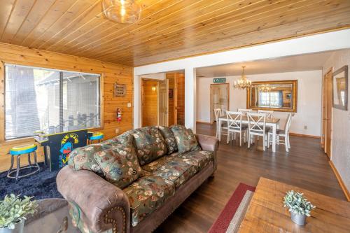 www.bigbearvillagecabins.com