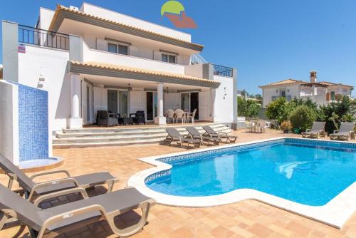 www.clubealbufeira.com