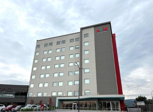 www.avidhotels.com