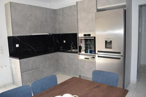 www.bluewhiteluxurysuites.gr