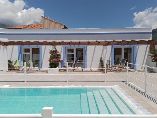 www.apartamentosatenea.es