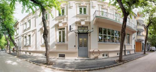 www.artisthotel.rs