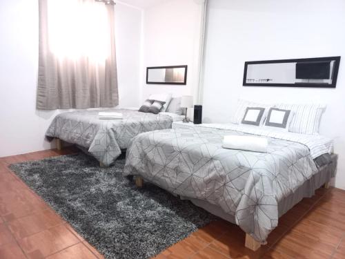 www.hostalalhambrazahora.com