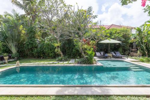 www.villapoppybali.com