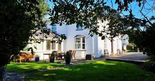 www.oldvicarage.wales