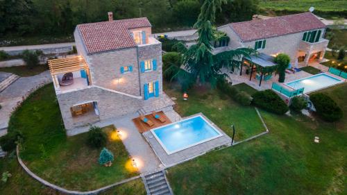 www.villajulijud.com