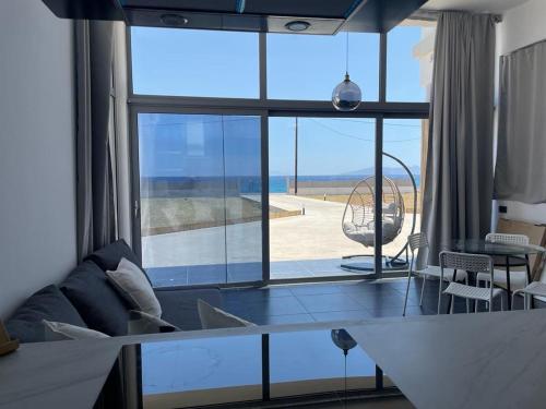 www.ahousetostay.com