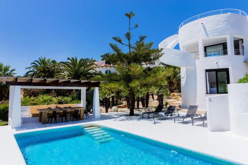 www.luxuryvillapanorama.com