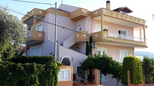 www.villa-imerolia.com