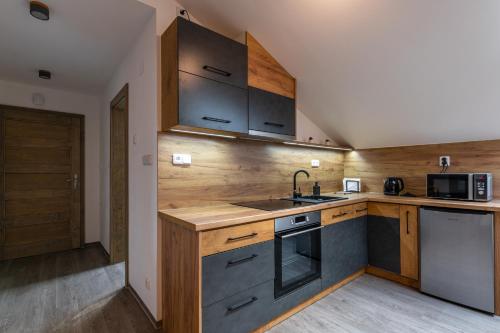www.apartmentslucie.com