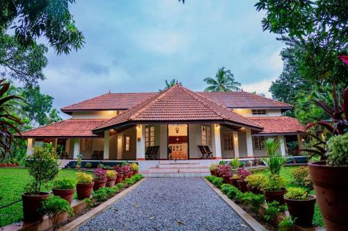 www.nellariheritagebungalow.com