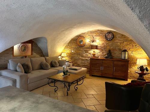 www.lagrottaristorante.it