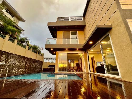 www.luxury-villa-mala.com