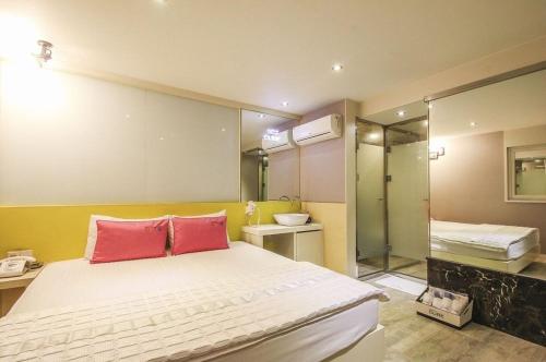 www.hotelthecube.com