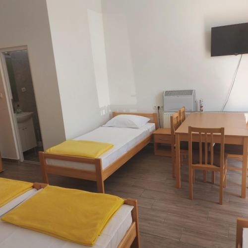 www.hotel-kralj-tomislav.hr