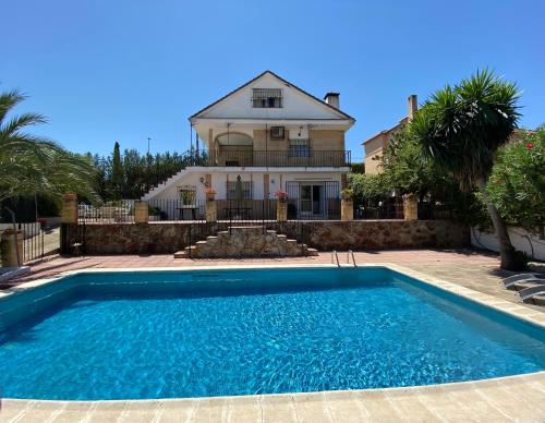 www.alivebeachhouse.com