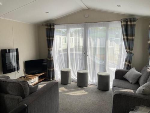 www.adamscaravanholidays.co.uk